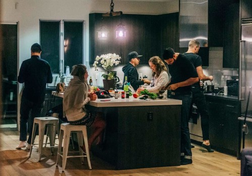 What type of customer service is available to guests staying in a coliving space?